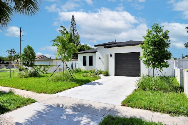 view of front of home featuring a front yard and a garage