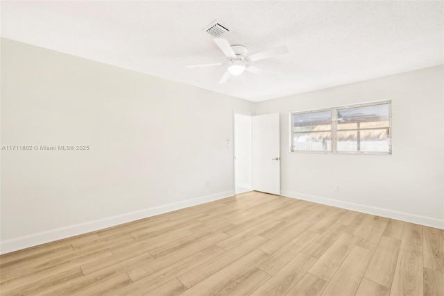 empty room featuring light hardwood / wood-style floors and ceiling fan