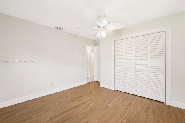 unfurnished bedroom with light wood-type flooring, a closet, and ceiling fan