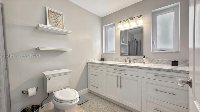 bathroom with a shower with shower curtain, vanity, and toilet