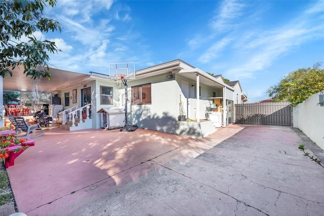 view of front of property featuring a patio