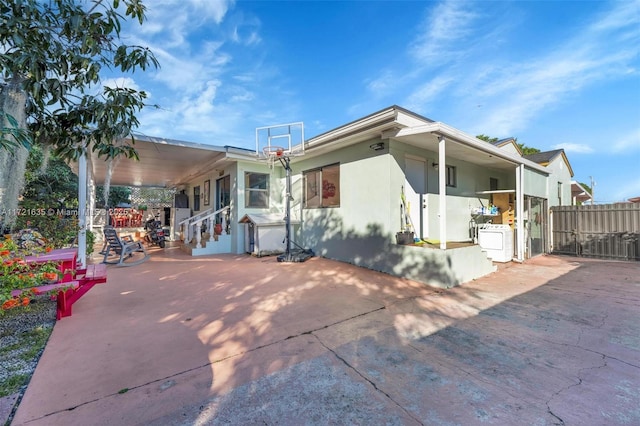 view of front facade featuring a patio area and washer / clothes dryer