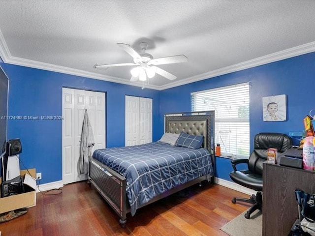 bedroom with a textured ceiling, ceiling fan, dark hardwood / wood-style flooring, and crown molding