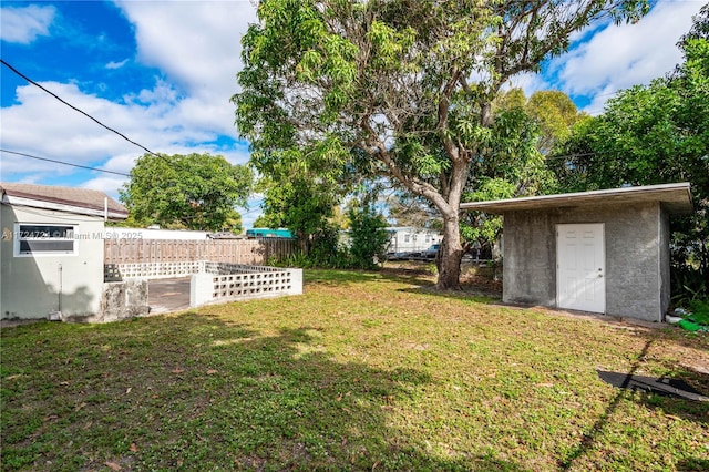 view of yard with a shed