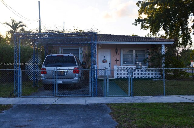 single story home featuring a garage