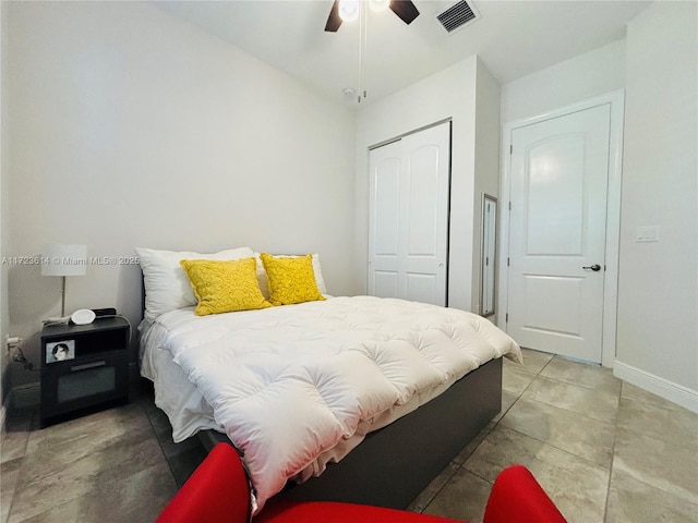 bedroom featuring ceiling fan and a closet