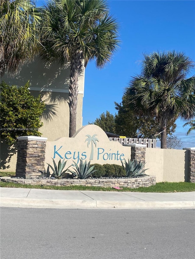 view of community / neighborhood sign