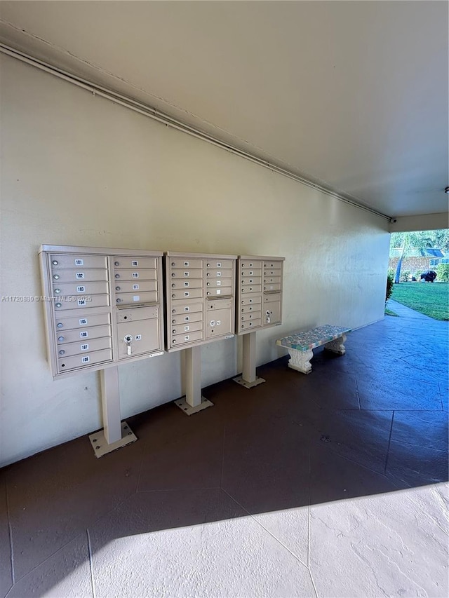 view of property's community featuring mail boxes