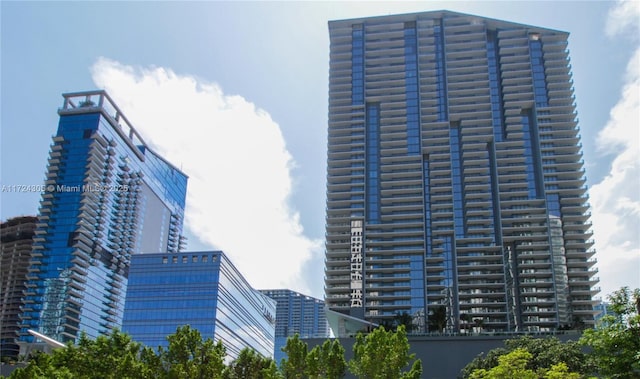 68 SE 6th St Unit 3511, Miami, FL 33131 - view of building exterior