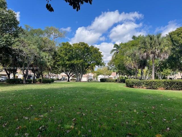 4357 Magnolia Ridge Dr, Weston, FL 33331 - view of property's community featuring a lawn