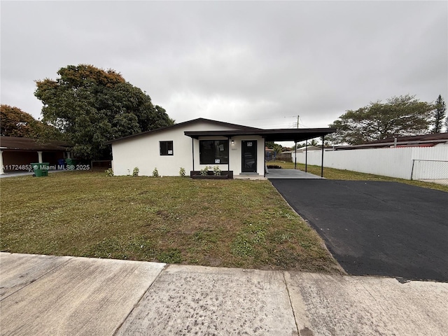 view of front of house featuring a front yard and a carport