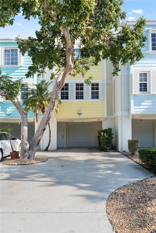 view of front facade featuring a garage