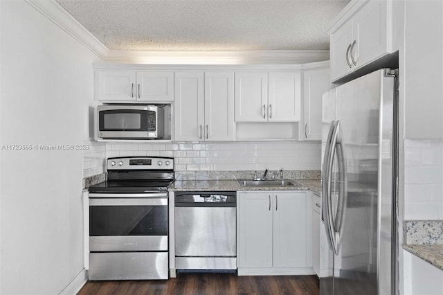 kitchen featuring sink, stainless steel appliances, white cabinets, and a textured ceiling