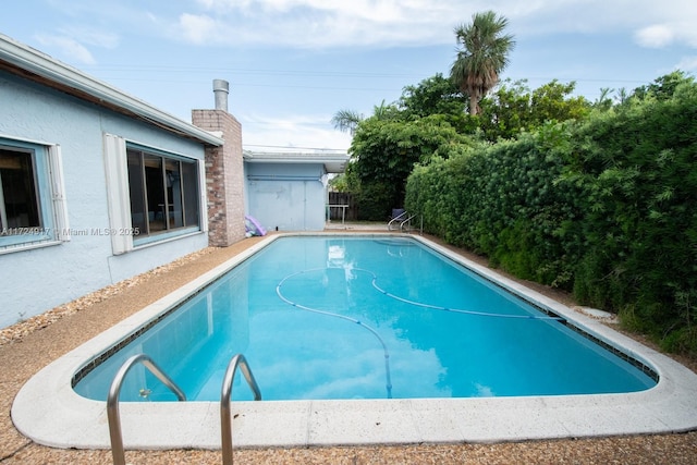 view of swimming pool