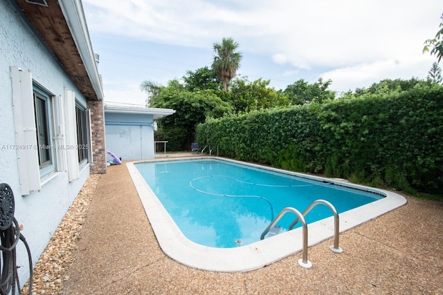 view of swimming pool