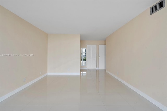 empty room featuring light tile patterned floors