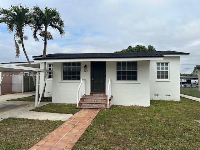 view of front of house featuring a front yard and a carport