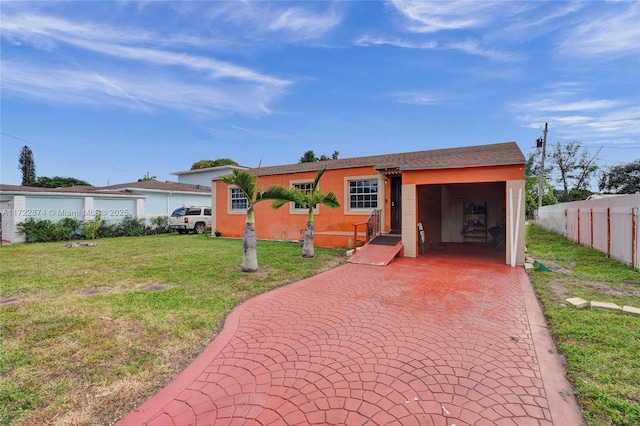 view of front facade featuring a front yard