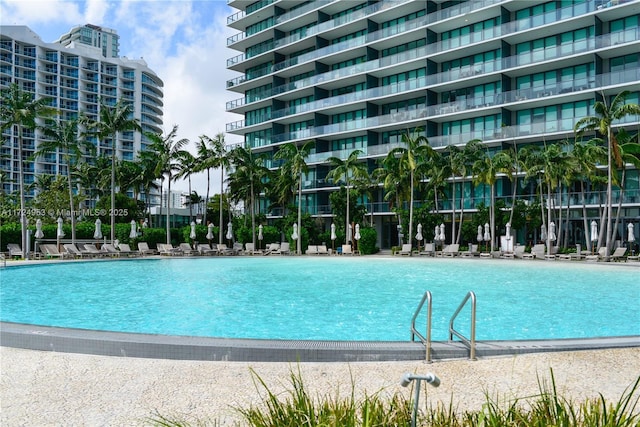 650 NE 32nd St Unit 2703, Miami, FL 33137 - view of community pool