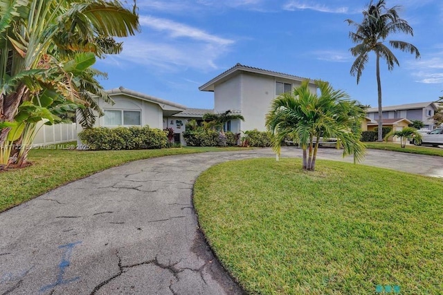 view of front facade with a front yard