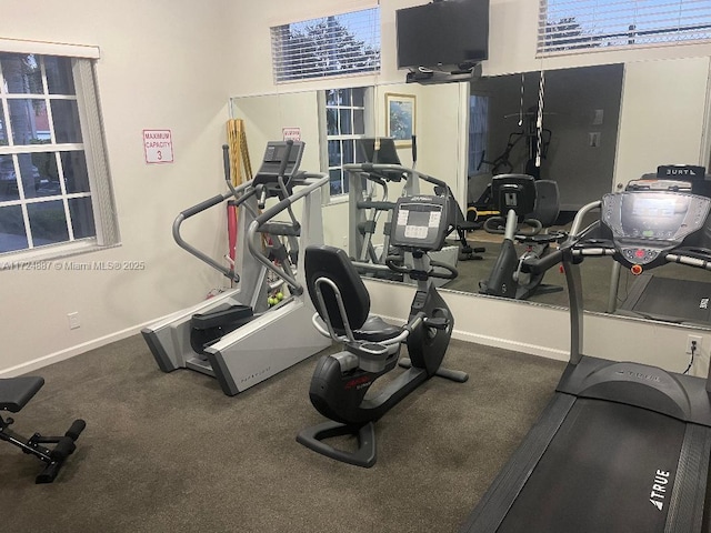 workout area with baseboards