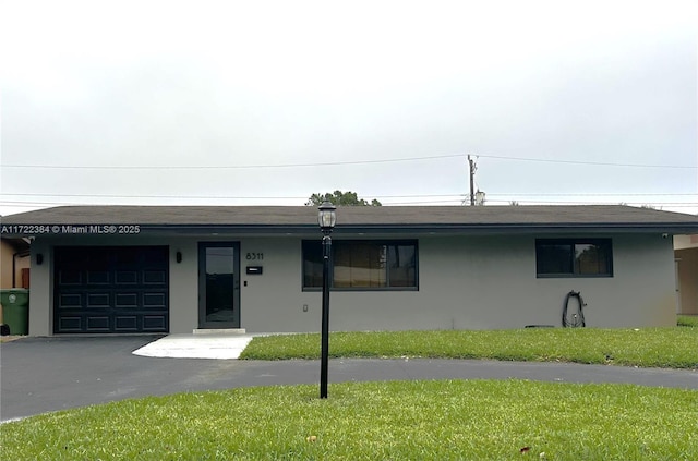 view of front facade with a front yard