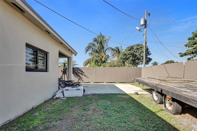 view of yard with a patio area