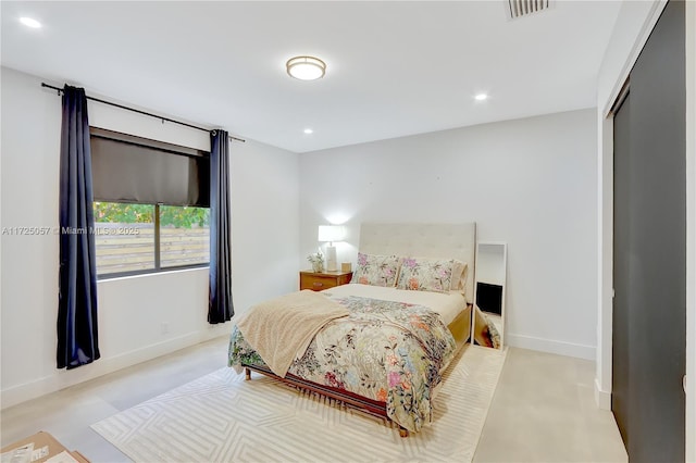 bedroom with baseboards, visible vents, and recessed lighting