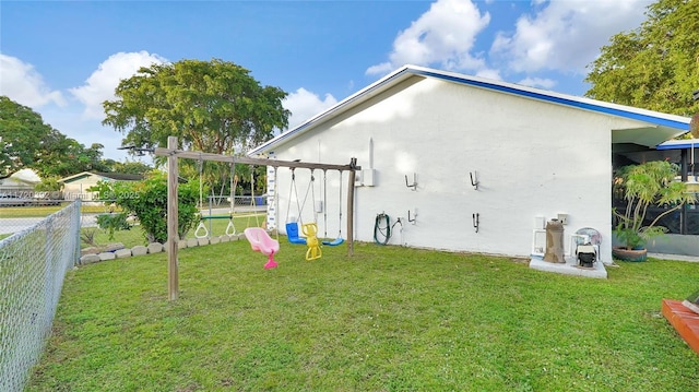 back of house featuring a lawn