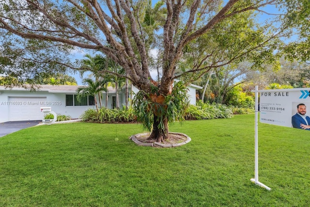 view of yard with a garage