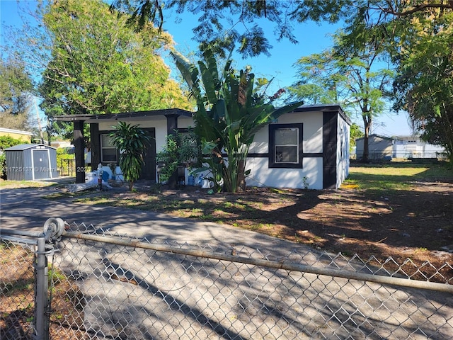 view of front of property