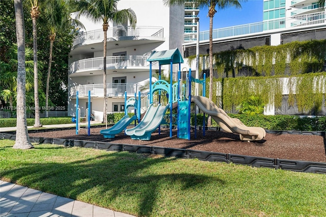 view of jungle gym featuring a yard