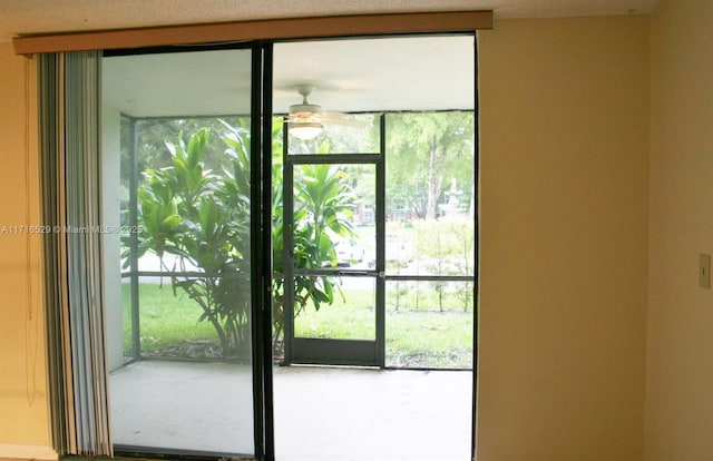 entryway featuring ceiling fan