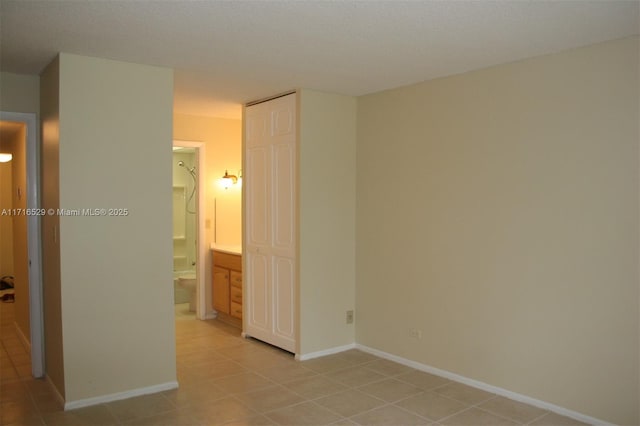 empty room featuring light tile patterned floors