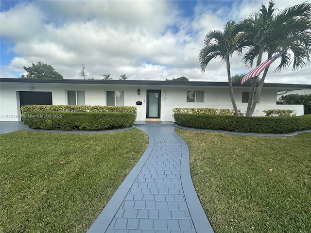 single story home with a front lawn