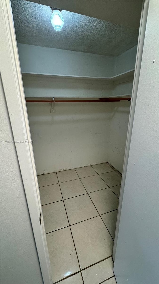 walk in closet featuring light tile patterned floors