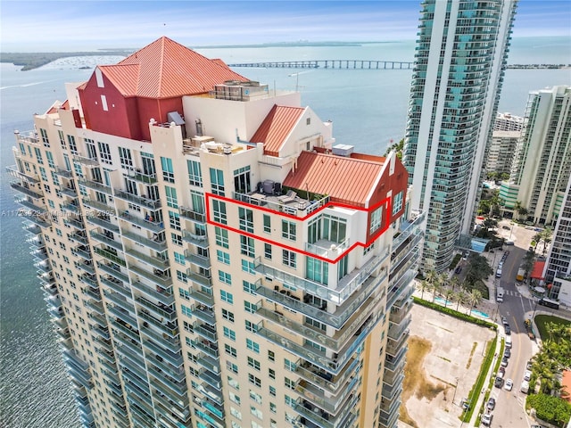 birds eye view of property featuring a water view