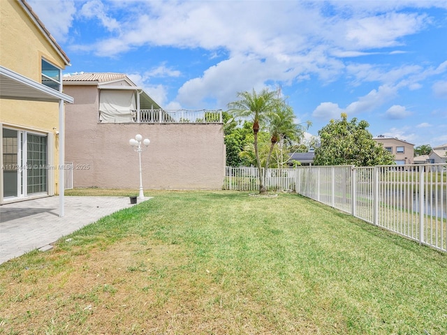 view of yard featuring a patio