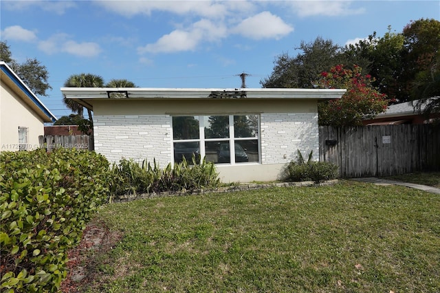 exterior space featuring a lawn