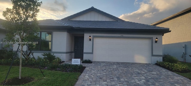 view of front of house featuring a garage