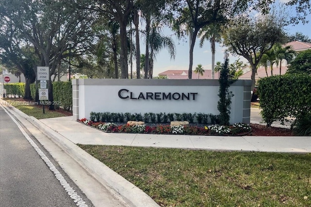 view of community / neighborhood sign