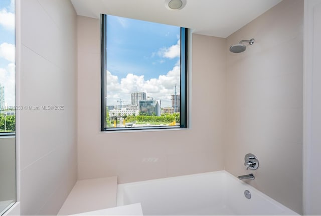 bathroom with tiled shower / bath combo