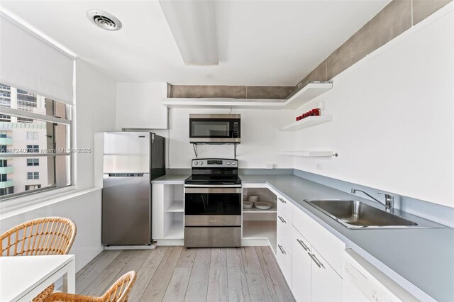 3 Island Ave Pha, Pha, Miami Beach, FL 33139 - kitchen with stainless steel appliances, visible vents, a sink, and open shelves