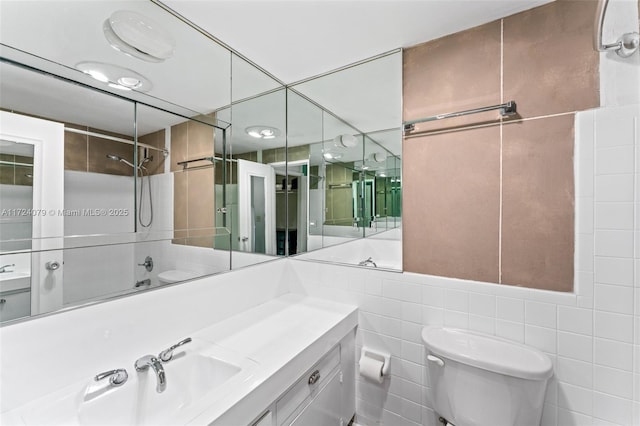 3 Island Ave Pha, Pha, Miami Beach, FL 33139 - bathroom with vanity, tile walls, and toilet