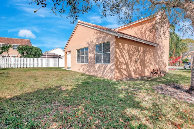 view of side of property featuring a yard