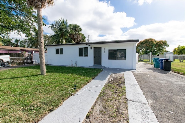 view of front of property with a front yard