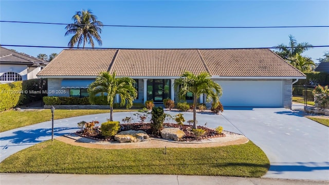 view of front of house featuring a front lawn and a garage