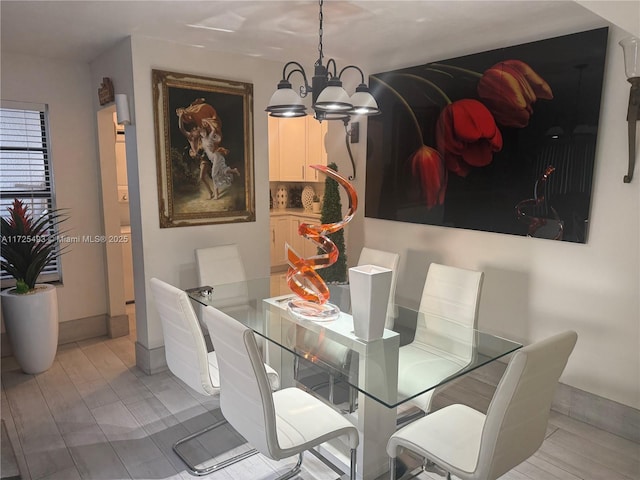 dining area with a notable chandelier