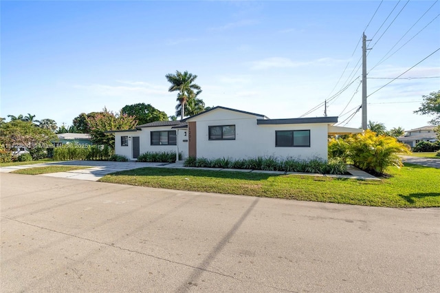 ranch-style house featuring a front lawn