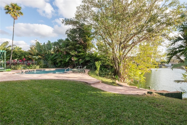 view of yard featuring a patio and a water view